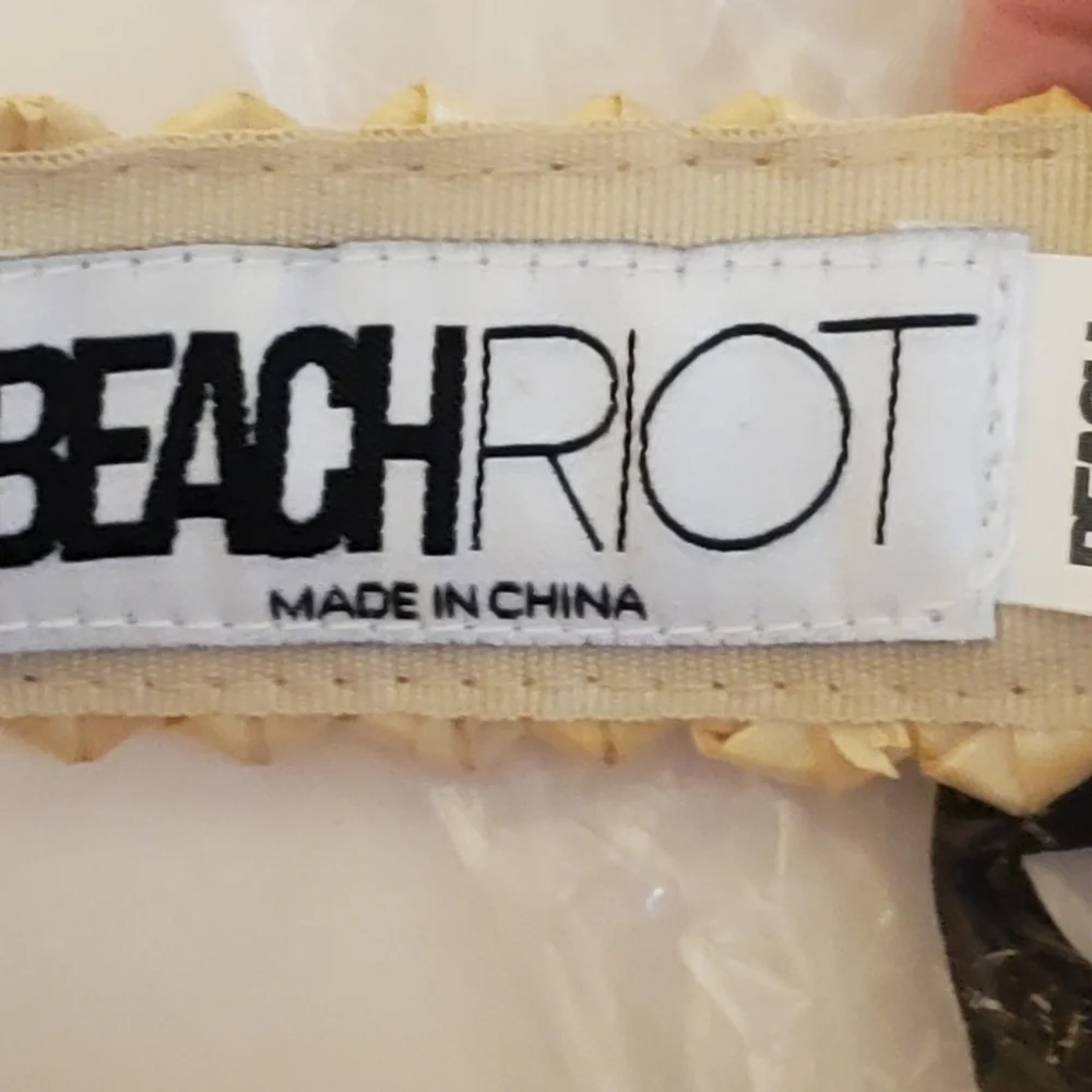 BEACH RIOT NWT. STRAW VISOR OS. VELCRO.